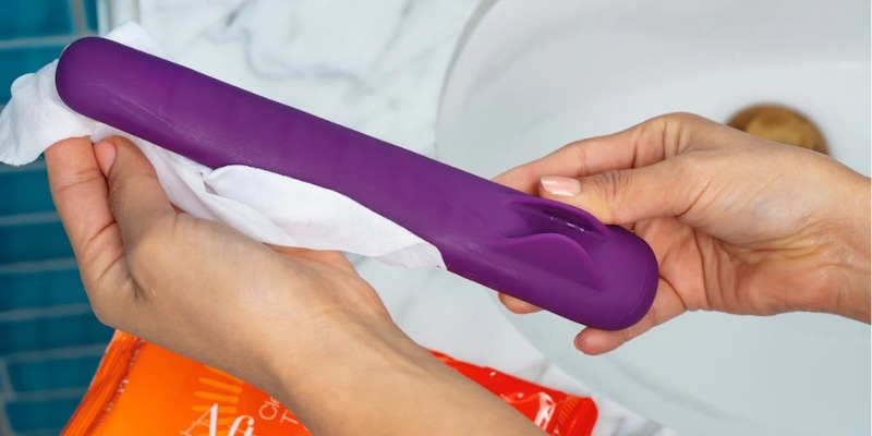 Những cách đặc biệt để làm sạch đồ chơi tình dục