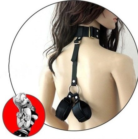 Hình ảnh đồ chơi bạo dâm bị còng tay và vòng cổ